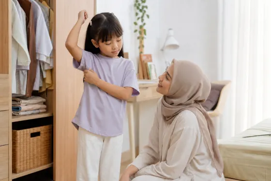 Mengajak Anak Mengenali Pakaian yang Nyaman: Pertanyaan Sederhana sebelum Berangkat Aktivitas