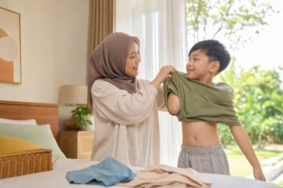 Kulit Anak Tidak Nyaman karena Gesekan Pakaian dan Keringat: Langkah Kenyamanan Dasar dan Kapan Perlu Diperiksakan