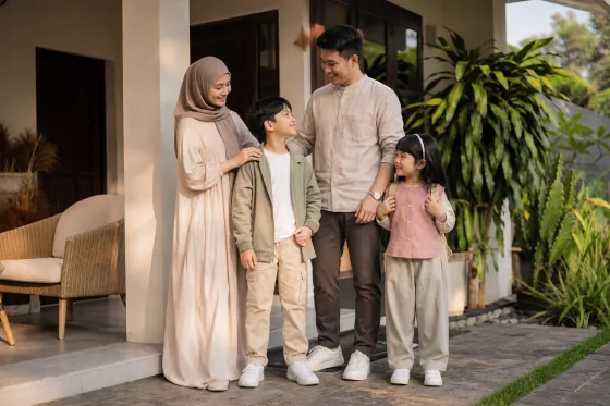 Outfit Anak untuk Acara Keluarga Sore Hari: Tetap Rapi saat Cuaca Berubah